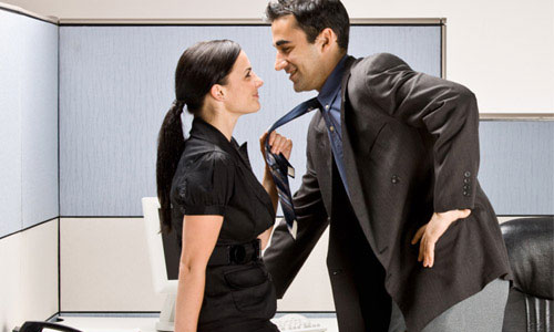 Vợ đẹp, khéo léo chồng vẫn 'say nắng' nữ đồng nghiệp