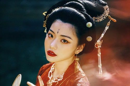 Đệ nhất yêu cơ xinh đẹp 3 lần làm vương hậu, 7 lần làm phu nhân, ai qua đêm với nàng cũng đều xui xẻo