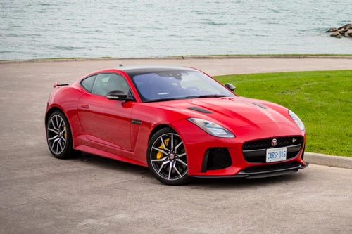 8. Jaguar F-Type (giá khởi điểm: 85.325 USD, công suất tối đa: 380 mã lực).