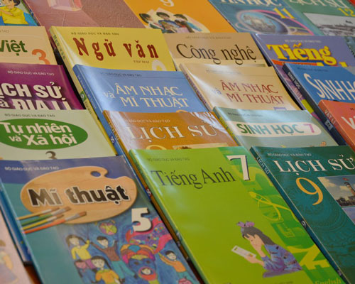 Nhiều trường gấp rút chọn sách giáo khoa cho năm học mới