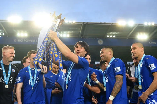 Okazaki đã tạo nên cặp đôi song sát với Jamie Vardy trong mùa giải đầu tiên của anh tại Leicester