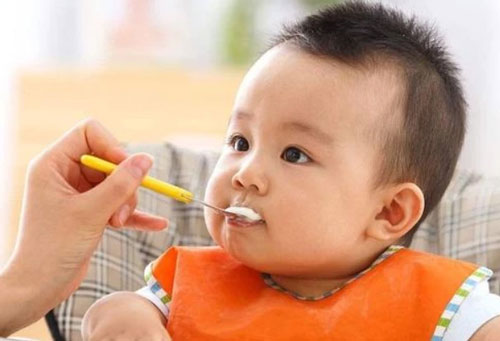 Chạm vào bé thường xuyên 3 vị trí này, trẻ sẽ thông minh hơn