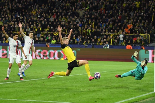 Haaland mở tỷ số cho Dortmund ở phút 69