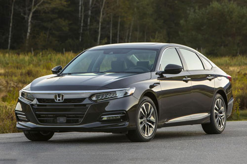 Top 10 xe sedan cỡ trung đáng mua nhất năm 2020: Gọi tên Honda Accord, Mazda 6; Toyota Camry vắng mặt