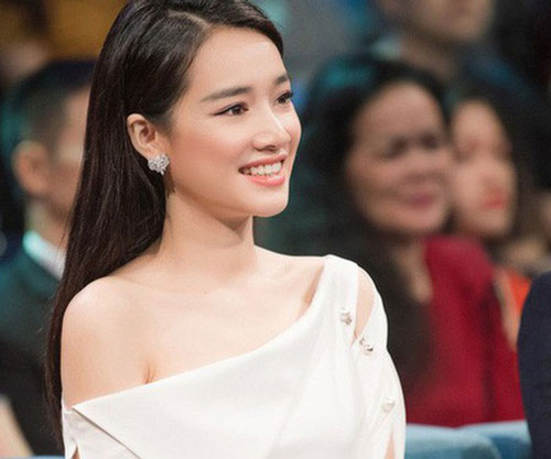 Fan 'sốt sắng' lo Nhã Phương gầy guộc sau sinh, nhưng bà xã Trường Giang tiết lộ đã tăng 2kg sau Tết