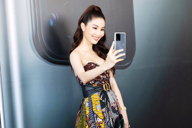 Di&#x1EC5;m My 9X c&#xE1; t&#xED;nh v&#xE0; sang ch&#x1EA3;nh trong set &#x111;&#x1ED3; hi&#x1EC7;u tr&#x1ECB; gi&#xE1; g&#x1EA7;n 1 t&#x1EF7; &#x111;&#x1ED3;ng