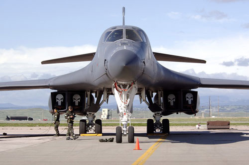 Chi phí đắt đỏ, Mỹ mạnh tay loại biên 17 ‘pháo đài bay’ B-1B Lancer