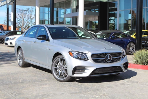 8. Mercedes-Benz E-Class 2020 (giá khởi điểm: 55.045 USD).