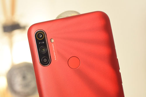 Trên tay Realme C3: 3 camera sau, chống nước, pin 5.000 mAh, giá gần 3 triệu