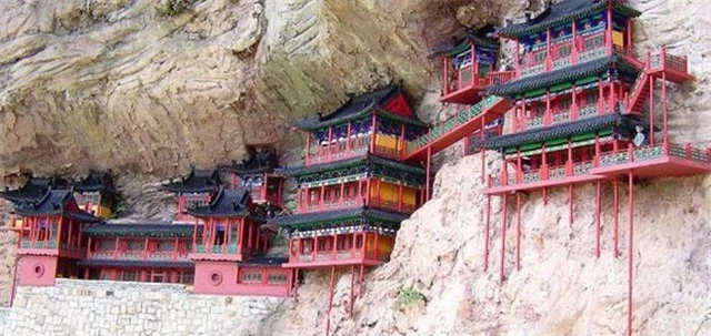 Bí ẩn về ngôi chùa chênh vênh trên vách đá hơn 1500 năm - 5