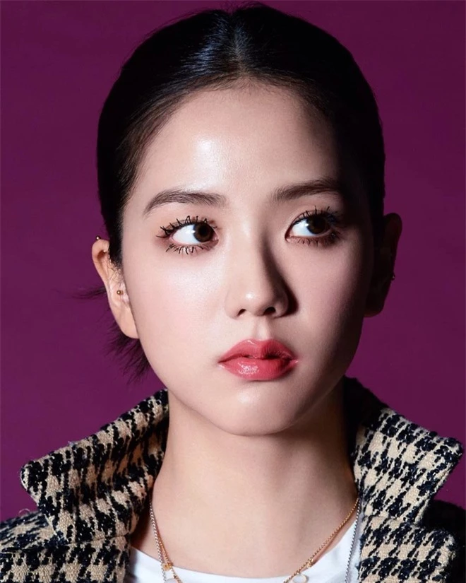 Xuất hiện trên bìa tạp chí, Jisoo được khen xinh như hoa hậu Hàn Quốc - Ảnh 4.