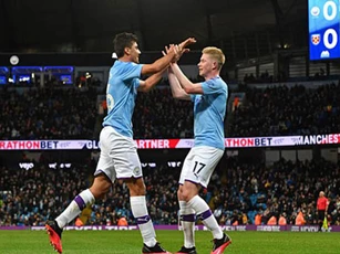 Man City 2-0 West Ham: Man City kiên trì bám đuổi Liverpool