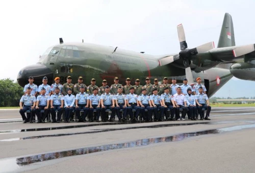 Không quân Indonesia đã nhận chiếc C-130H Hercules cuối cùng từ Australia. Ảnh: Jane's Defense Weekly.