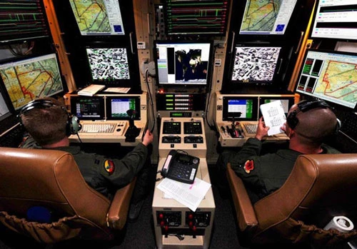 Buồng điều khiển máy bay không người lái của không quân Mỹ. Ảnh: United States Air Force.