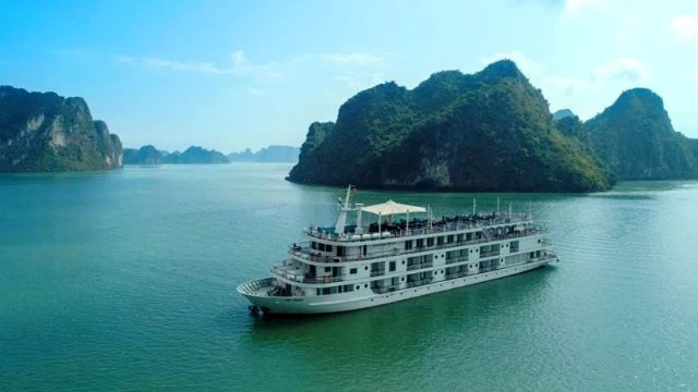 Paradise Việt Nam vừa ra mắt du thuyền đẳng cấp Paradise Grand với hải trình mới trên vùng biển hoang sơ của Vịnh Lan Hạ