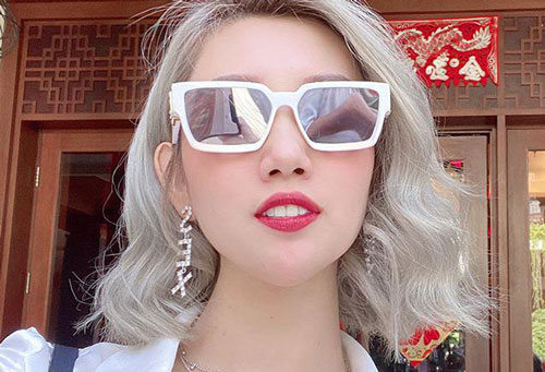 Thúy Ngân 'Gạo nếp gạo tẻ' đổi màu tóc xoành xoạch: Hết bạch kim lại tới hồng nổi bật