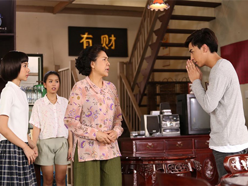 Thấy con trai mặc tạp dề nấu ăn, mẹ chồng nổi mắng chửi dâu và màn đối đáp của anh chồng quốc dân khiến chị em hả hê cõi lòng