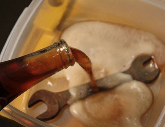 Chỉ một lon coca nhưng công dụng vô cùng "thần thánh", bà nội trợ nào không biết sẽ "hối hận cả đời"