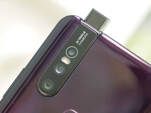 Smartphone 3 camera sau, RAM 6 GB, pin 4.000 mAh giảm giá sốc ở Việt Nam