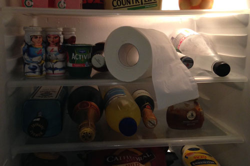 Để cuộn giấy vệ sinh vào tủ lạnh, bạn sẽ ước mình biết tuyệt chiêu này sớm hơn