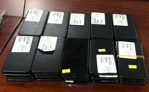 TP.HCM: Ô tô chở lô hàng iPhone nhập lậu giá gần 3 tỷ đồng