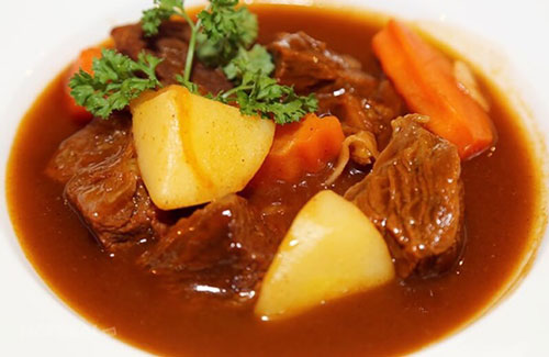 Bí quyết làm bò sốt vang mềm thơm của đầu bếp Pháp