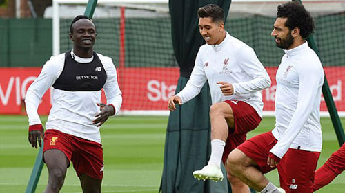 Tam tấu M-F-S của Liverpool tập "như trâu" trên sân tập