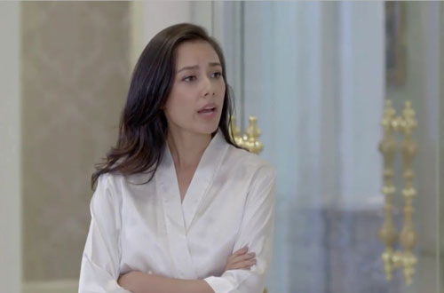 Nửa đêm nghe tiếng nước chảy róc rách, con dâu vội mò mẫm vào xem thì há hốc ngạc nhiên với cảnh tượng trước mắt