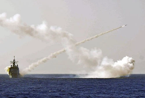 Tàu hải quân Mỹ phóng tên lửa chống hạm