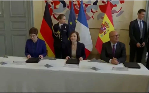 Giới chức hai nước ký thỏa thuận hợp tác.