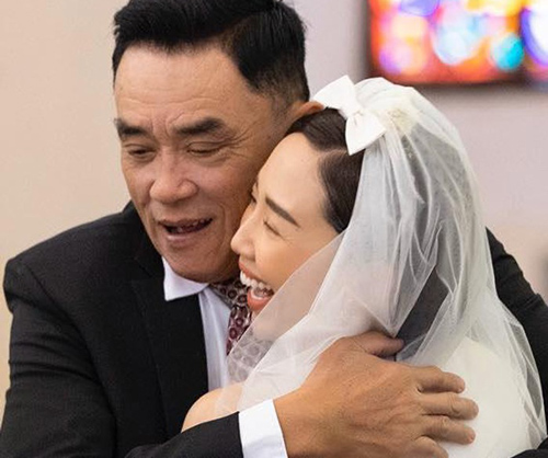 Bố Tóc Tiên chia sẻ khoảnh khắc xúc động trong đám cưới của con gái