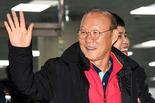 Trở lại Việt Nam, HLV Park Hang Seo được kiểm tra kỹ về y tế