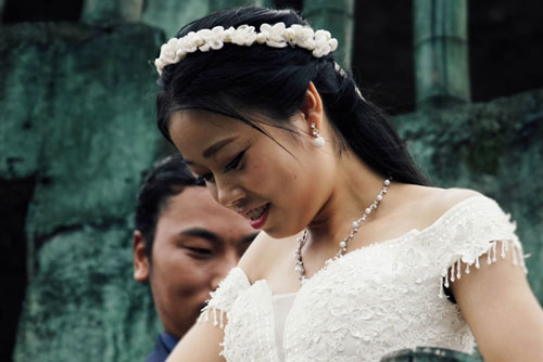 Nghèo khó cùng đường bèn ép duyên con