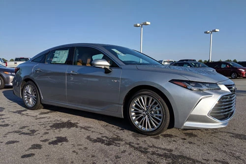 Sedan cỡ lớn: Toyota Avalon 2020 (giá khởi điểm: 35.875 USD).