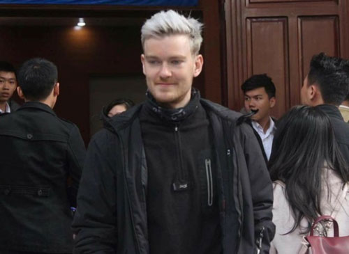 Thầy giáo bất ngờ nổi tiếng vì giống David Beckham