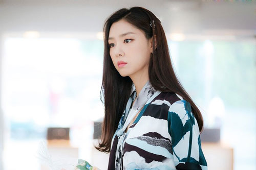 Vừa nhận miếng chân gà từ bố vợ tương lai, bạn trai bất ngờ hất ra và phũ phàng tuyên bố một câu khiến ai nấy thất kinh