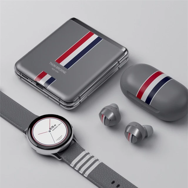 Galaxy Z Flip Thom Browne “cháy hàng” khi vừa mở bán - Ảnh 1.