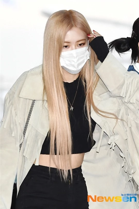 Màn đụng độ hot nhất ngày: Jennie hóa rich kid, mỹ nhân đẹp nhất thế giới năm 2019 và TWICE có cân được BLACKPINK? - Ảnh 11.