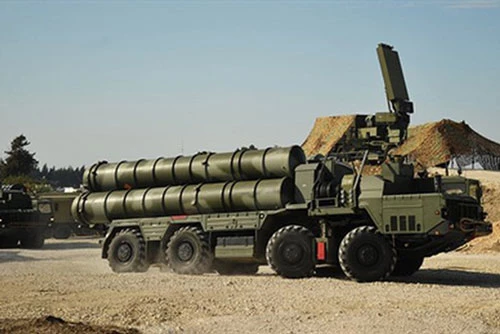 Nga chính thức bàn giao cho quân đội chính phủ Syria 2 tổ hợp tên lửa phòng không tầm xa S-300PM được nâng cấp lên chuẩn S300-PMU-2 vào tháng 10/2018, sau sự kiến chiếc máy bay trinh sát điện tử Il-20 bị bắn rơi.
