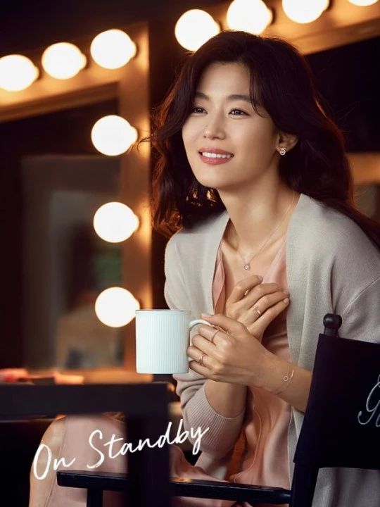 Jun Ji Hyun trẻ đẹp rạng ngời dù chỉ trang điểm nhẹ nhàng "sương sương".