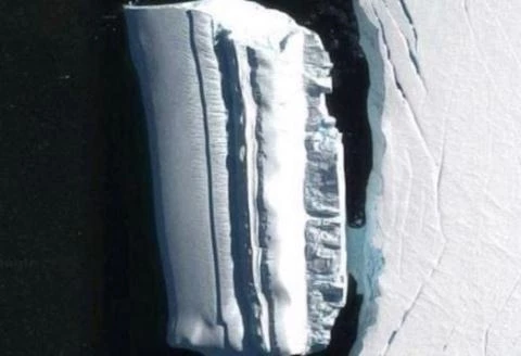 Vật thể bị nghi là tàu của người ngoài hành tinh ở Nam Cực.