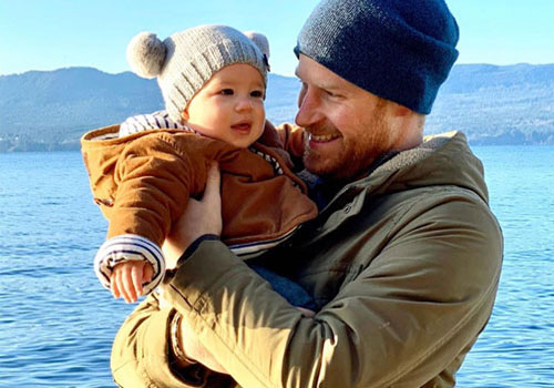 Thông tin mới hiếm hoi về con trai đầu lòng của nhà Sussex cùng lời tuyên bố đầy kiêu ngạo của Meghan về dòng máu hoàng gia