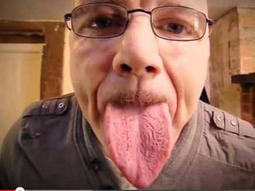 Người đàn ông có lưỡi dài nhất thế giới