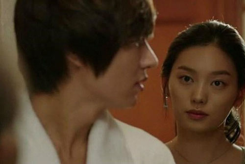 Gã chồng đạo mạo và toàn bộ mưu thâm hiểm để ngang nhiên ly hôn vợ mà không mang tiếng