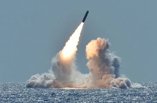Mỹ trang bị đầu đạn hạt nhân W76-2 mới cho tên lửa đạn đạo phóng từ tàu ngầm Trident II. Ảnh minh họa: Hải quân Mỹ.