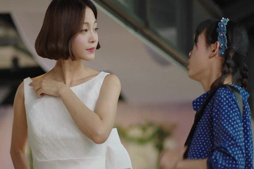 Bố chồng đột ngột nhập viện đúng hôm dâu cả về thăm ngoại, dâu út "móc xỉa" liền bị mẹ chồng "trị" cho "câm nín"