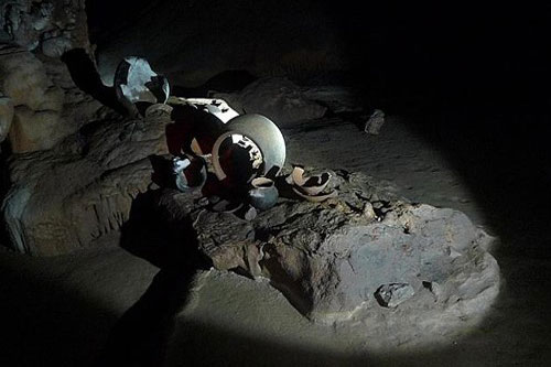 Khám phá hang động hiến tế đáng sợ của người Maya 