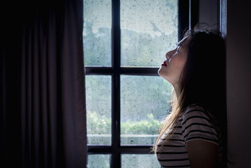 Chồng mang 400 triệu đi trả nợ hộ bố chồng, khi ông bà lên chơi cho cháu tiền tôi giận dỗi không lấy, ngờ đâu từ ấy lại khám phá ra bí mật của chồng