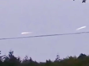 Vật thể kỳ quái chao lượn trên bầu trời Anh, nghi là UFO