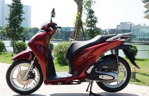 XE HOT (23/2): Honda SH giảm giá "sốc" tại VN, Suzuki ra mắt xe hatchback giá chỉ 158 triệu đồng